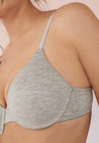 Бюстгальтер на косточках