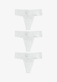 Трусы на бедрах Трусы на бедрах