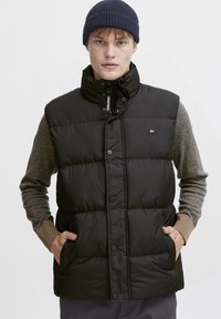 Жилет Жилет