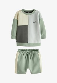 Шорты Шорты