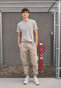 Брюки с накладными карманами Брюки с накладными карманами