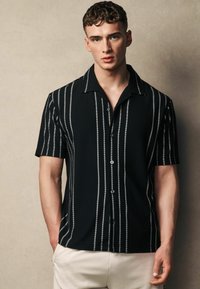 Рубашка с коротким рукавом Рубашка с коротким рукавом