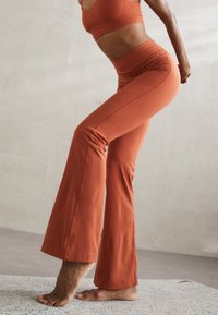 Спортивные штаны