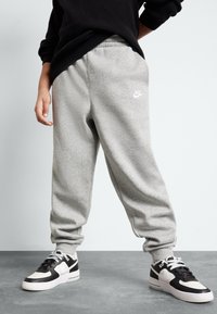 Спортивные штаны