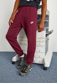 Спортивные штаны