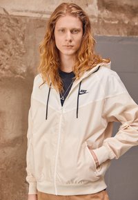 Куртка-дождевик