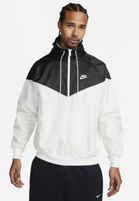 Куртка-дождевик