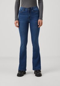 Клешеные брюки