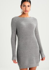 Вязаное платье Вязаное платье