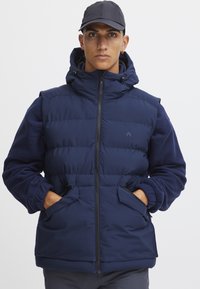 Жилет Жилет