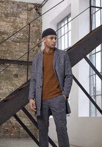 Шерстяное пальто