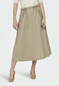 Юбка с накладными карманами Юбка с накладными карманами