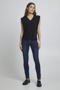 Узкие джинсы Узкие джинсы