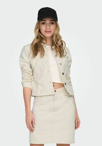 Джинсовая жилетка