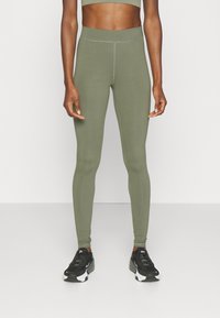 Спортивные штаны