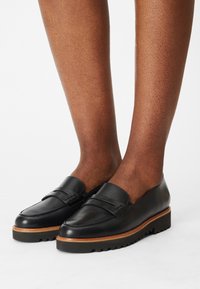 Полуботинки