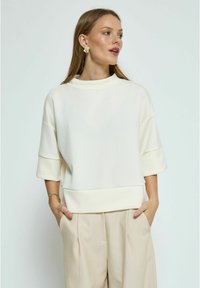 Майка с рукавом три четверти