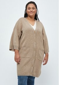 Длинный жилет