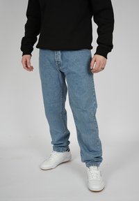 Прямые джинсы Прямые джинсы