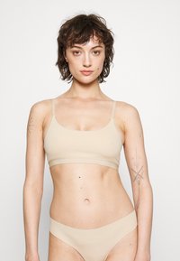 Бюстгальтер Бюстгальтер