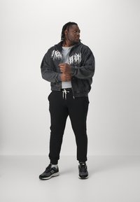 Спортивные штаны Спортивные штаны