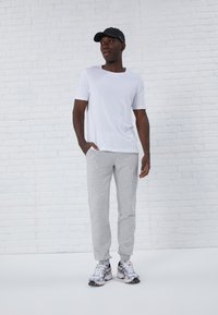 Спортивные штаны Спортивные штаны