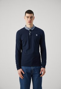 Поло с длинным рукавом Поло с длинным рукавом