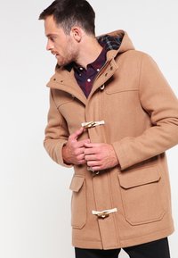 Короткое пальто