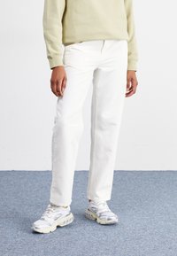 Прямые брюки