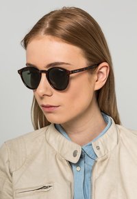 Солнечные очки Солнечные очки