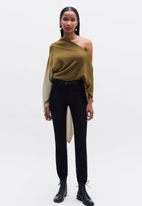 Узкие джинсы Узкие джинсы