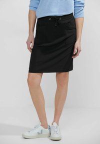 Юбка с накладными карманами