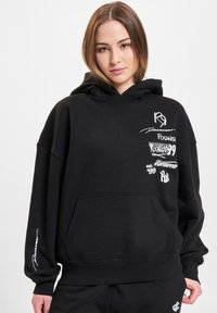 Пуловер с капюшоном Пуловер с капюшоном