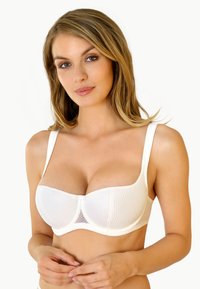 Бюстгальтер на косточках Бюстгальтер на косточках