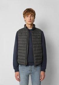 Жилет Жилет