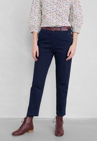 Короткие джинсы Короткие джинсы