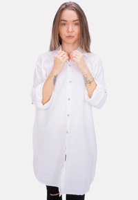 Длинная блузка