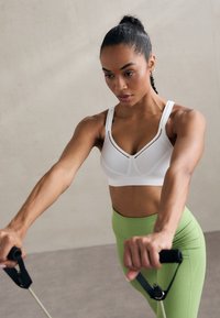 Спортивный бюстгальтер