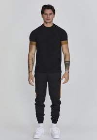 Спортивные штаны Спортивные штаны