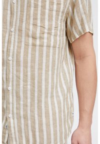 Рубашка с коротким рукавом Рубашка с коротким рукавом