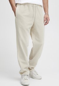 Вельветовые брюки Вельветовые брюки