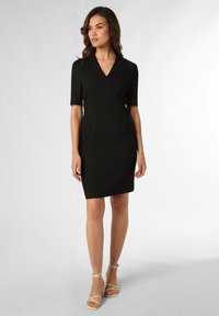 Платье футляр