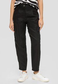 Брюки с накладными карманами