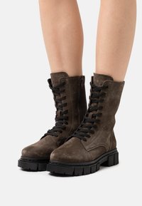 Ботинки на шнуровке Ботинки на шнуровке