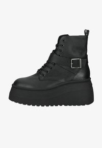 Сапожки на танкетке