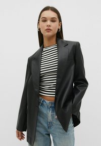 Длинный блейзер