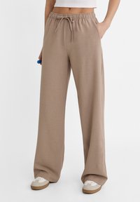 Спортивные штаны