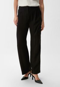 Брюки с накладными карманами