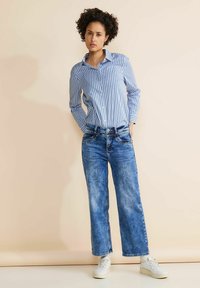 Атласная блузка