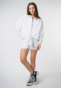 Длинная блузка